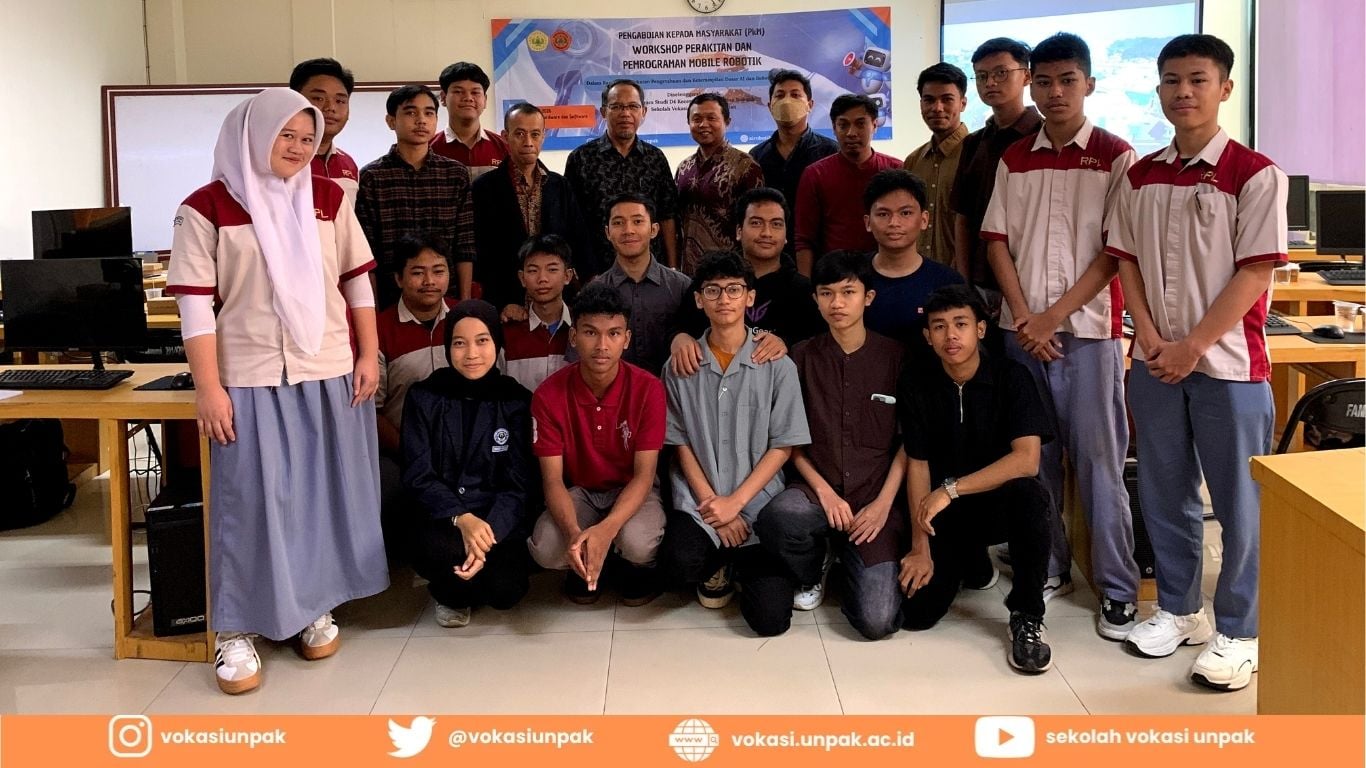 Prodi D4 AI dan Robotika Sekolah Vokasi Universitas Pakuan Selenggarakan Workshop Mobile Robotik bagi Siswa SMK